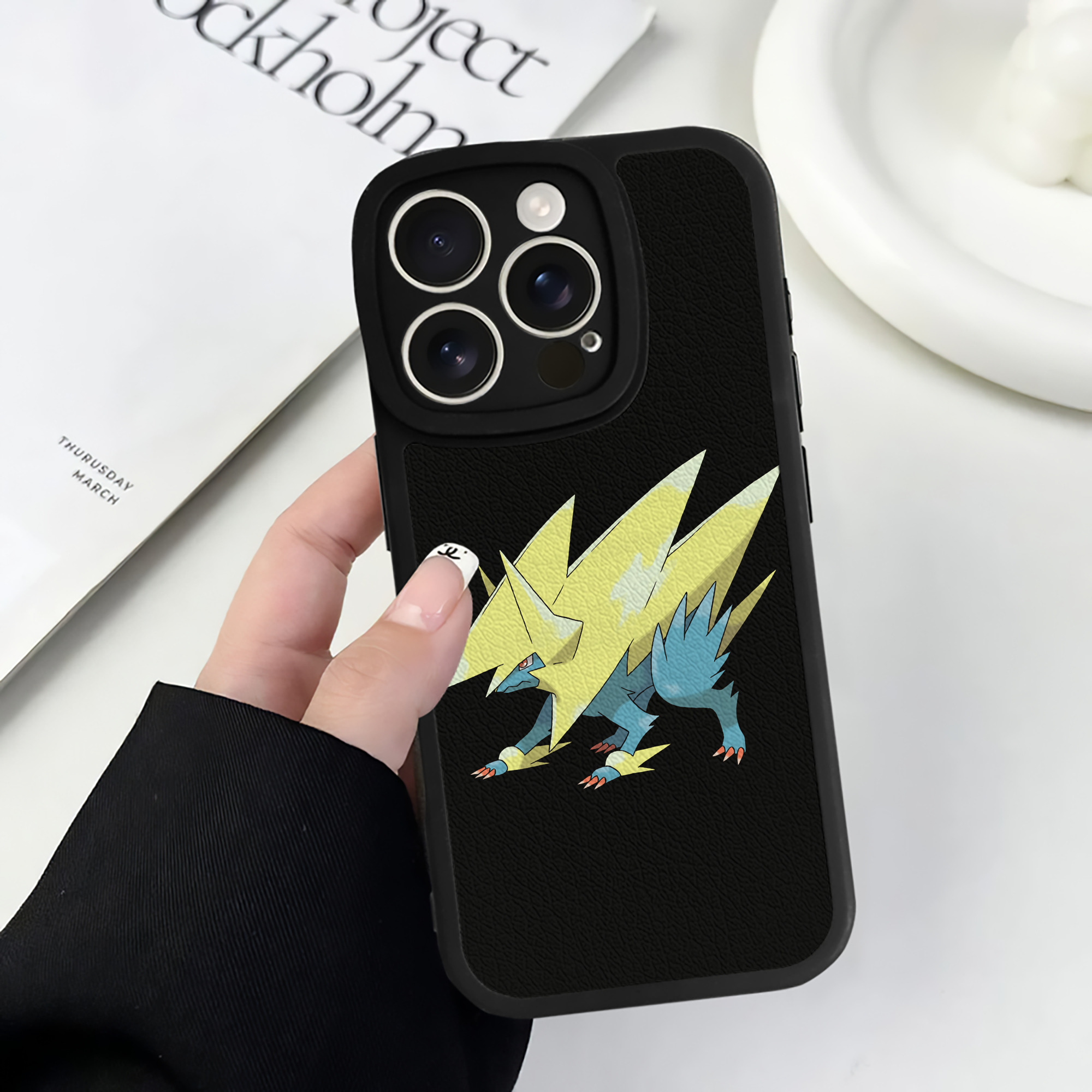 （画像用） ポケットモンスター Pokémon 【iPhone 16シリーズ対応】シリコンスマホケース（レザー調） 材質：シリコン